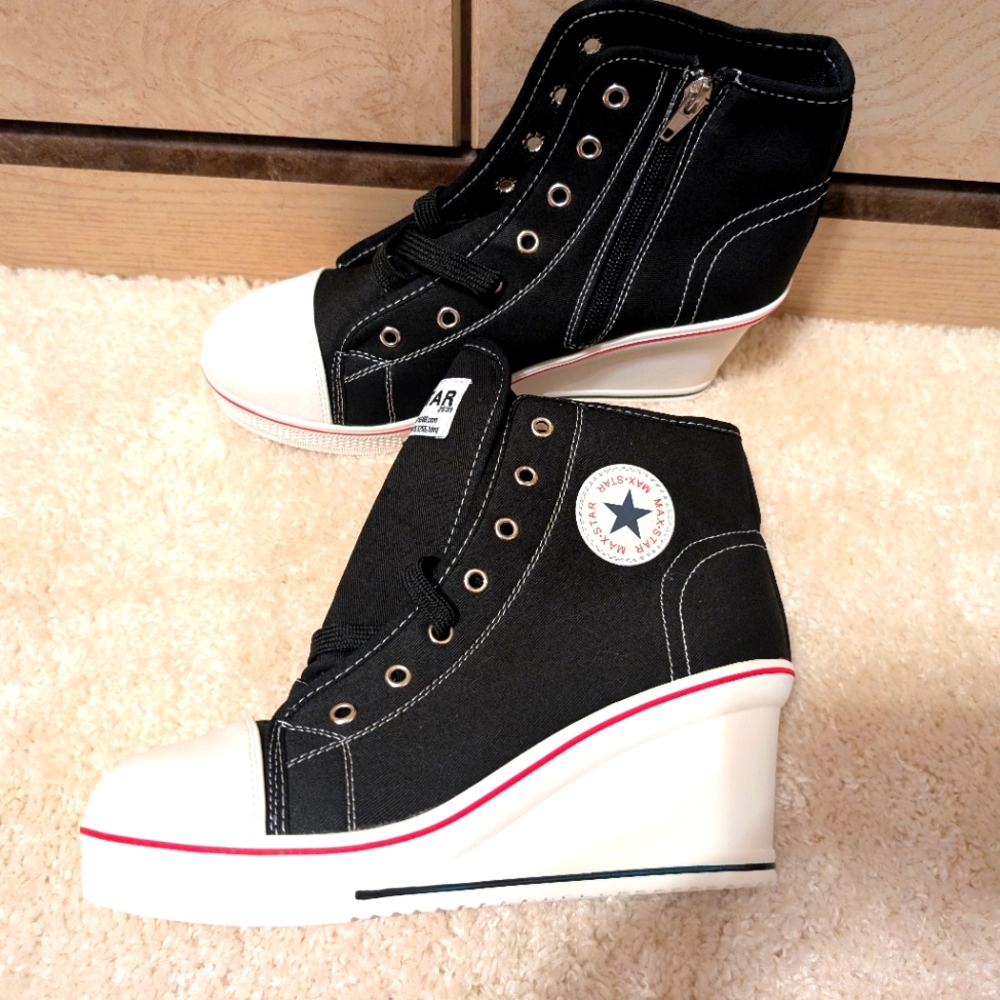 Women's Size 9.5 Converse Black and White Wedge Lace And Zip Up Sneakers